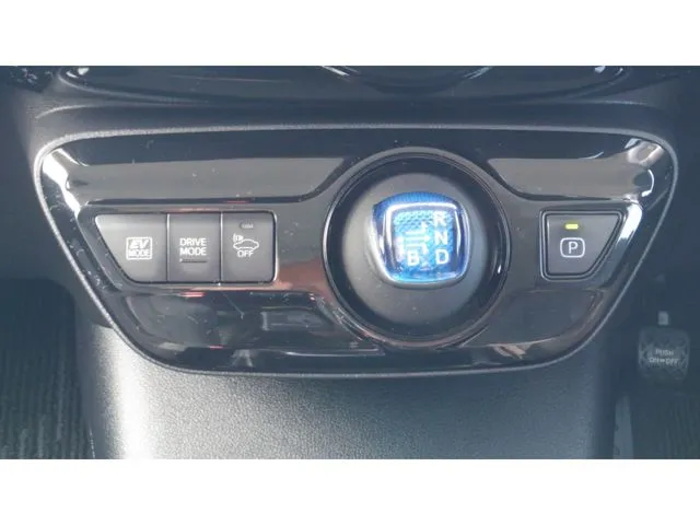 プリウス（トヨタ）の車両写真