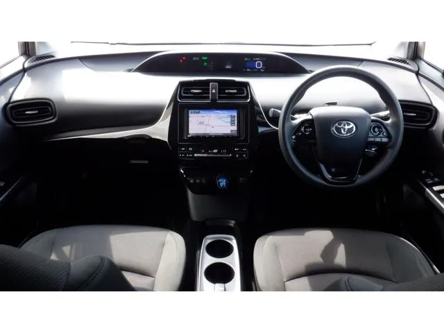 プリウス（トヨタ）の車両写真