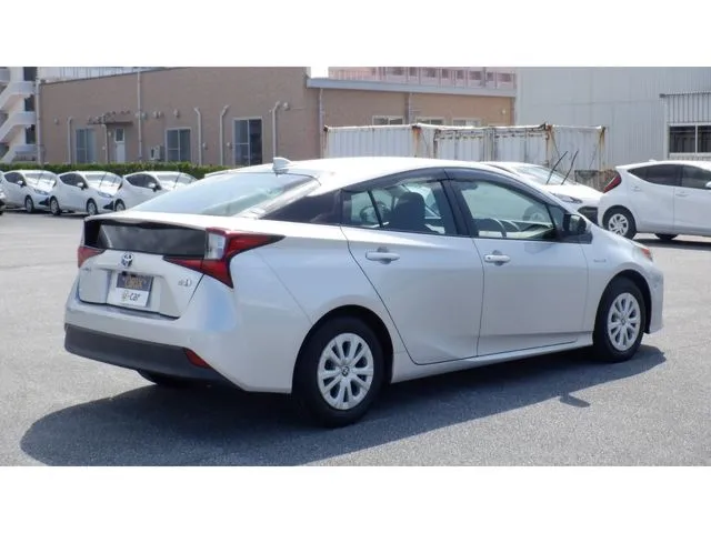 プリウス（トヨタ）の車両写真
