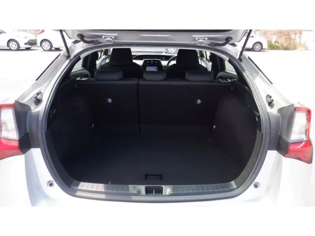 プリウス（トヨタ）の車両写真