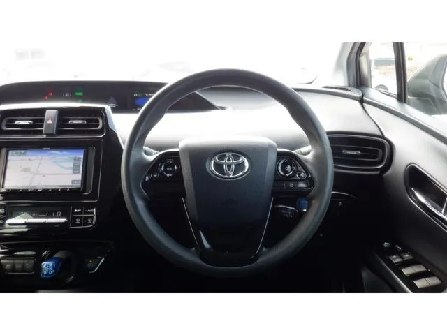 プリウス（トヨタ）の車両写真