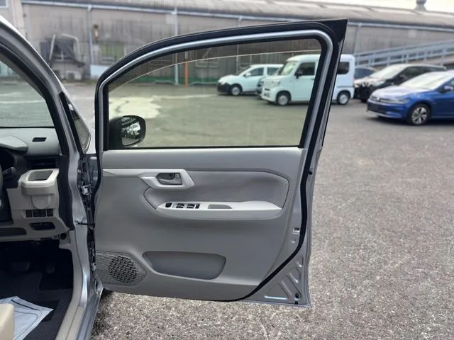 ムーヴ（ダイハツ）の車両写真