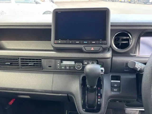 Ｎ　ＢＯＸ　カスタム（ホンダ）の車両写真