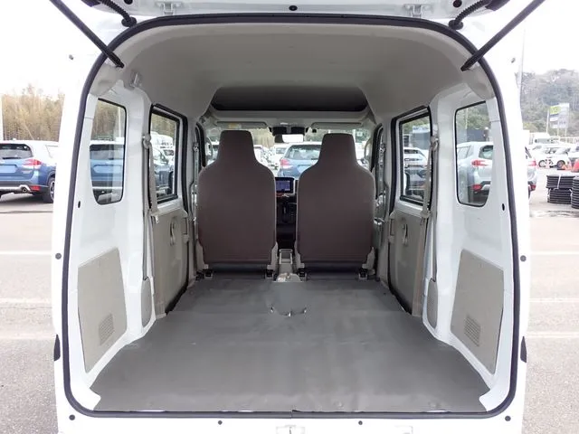 エブリイバン（スズキ）の車両写真