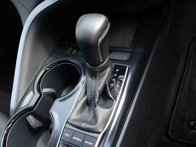 カムリ　ハイブリッド（トヨタ）の車両写真