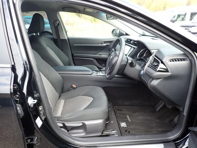 カムリ　ハイブリッド（トヨタ）の車両写真