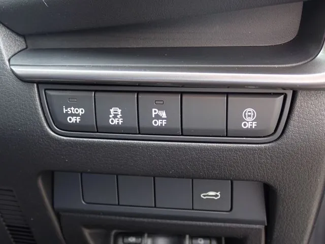 ＭＡＺＤＡ３　セダン（マツダ）の車両写真