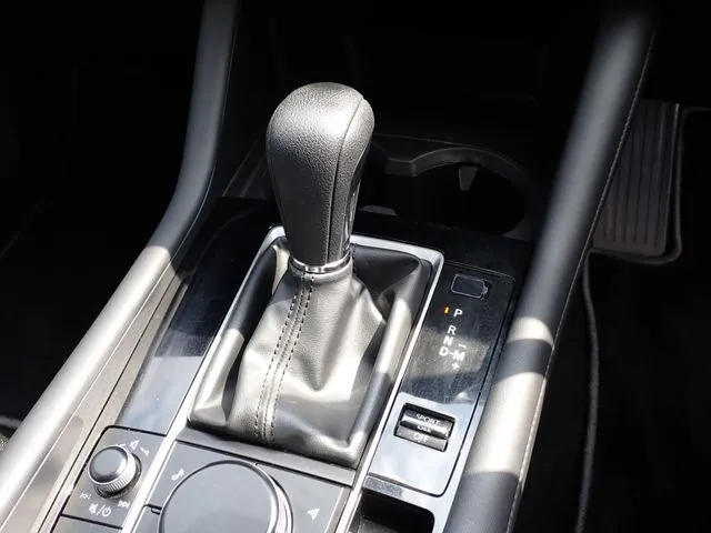 ＭＡＺＤＡ３　セダン（マツダ）の車両写真