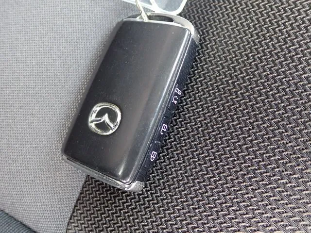 ＭＡＺＤＡ３　セダン（マツダ）の車両写真