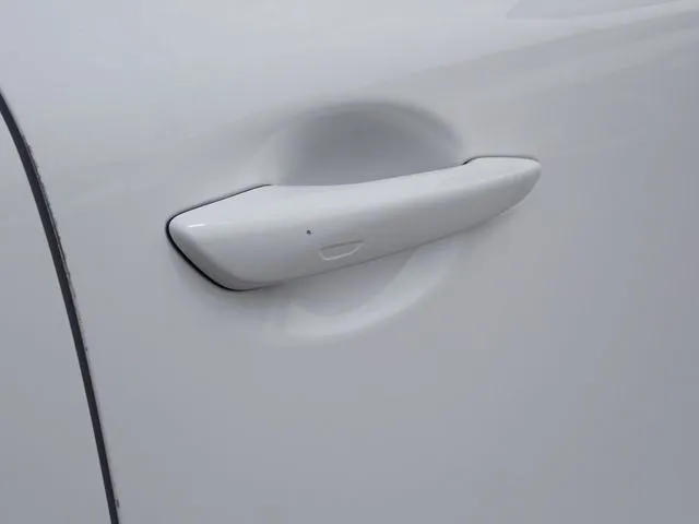 ＭＡＺＤＡ３　セダン（マツダ）の車両写真