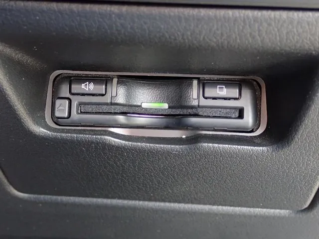 ＭＡＺＤＡ３　セダン（マツダ）の車両写真