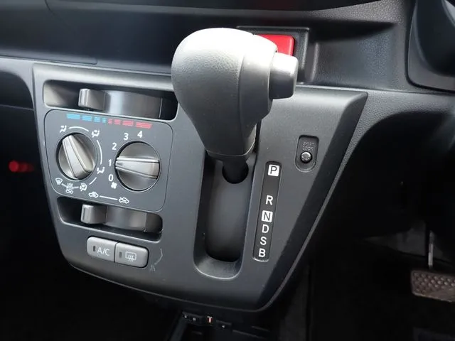 ミラ　イース　４ＷＤ（ダイハツ）の車両写真