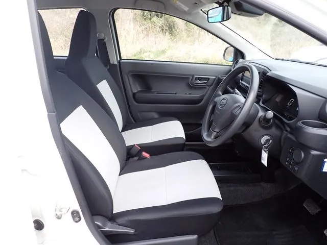 ミラ　イース　４ＷＤ（ダイハツ）の車両写真