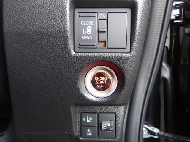 Ｎ　ＢＯＸ　カスタム（ホンダ）の車両写真