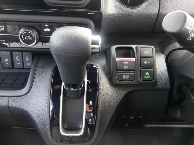 Ｎ　ＢＯＸ　カスタム（ホンダ）の車両写真