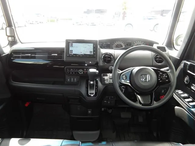 Ｎ　ＢＯＸ　カスタム（ホンダ）の車両写真