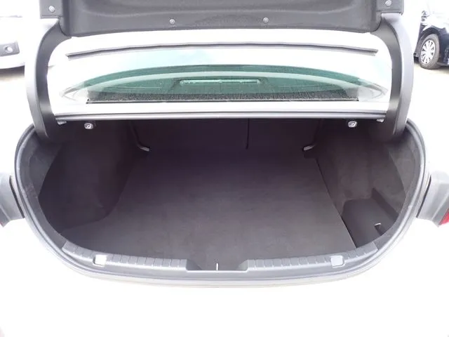 ＭＡＺＤＡ３　セダン（マツダ）の車両写真