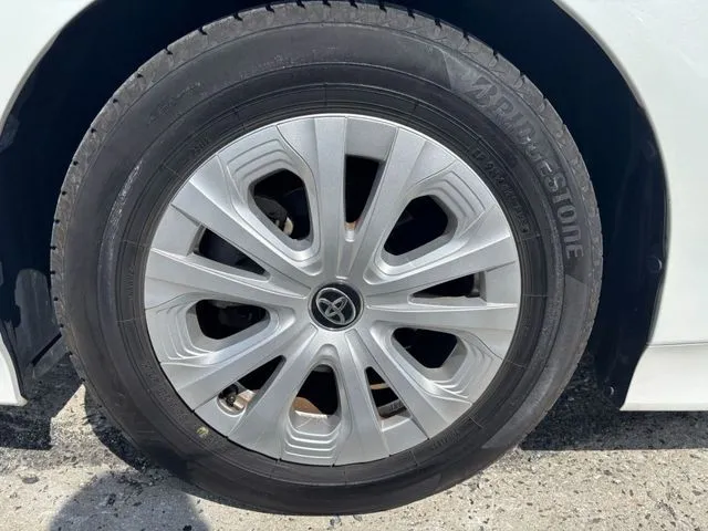 プリウス（トヨタ）の車両写真