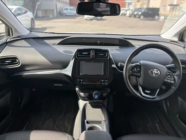 プリウス（トヨタ）の車両写真