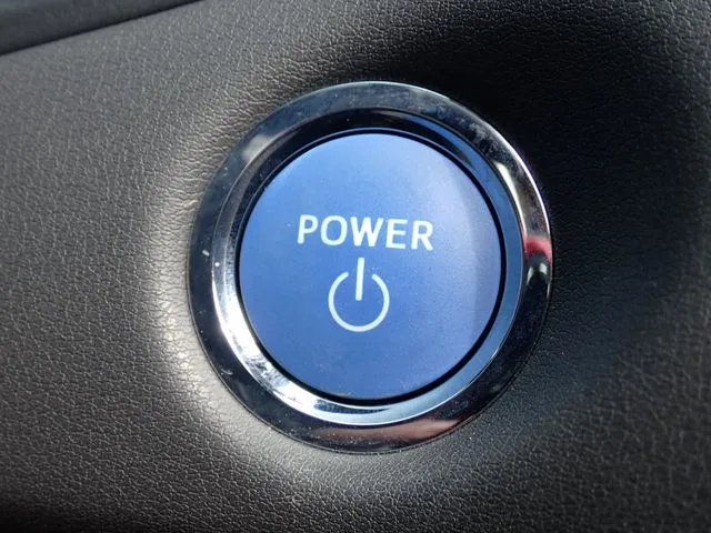 クラウン　セダン　ハイブリッド　４ＷＤ（トヨタ）の車両写真