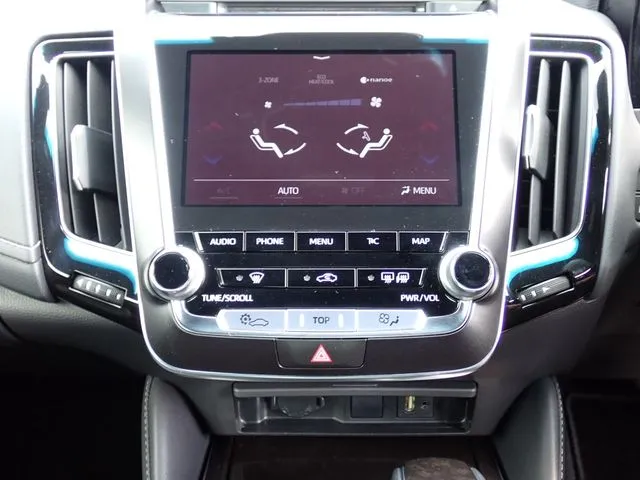 クラウン　セダン　ハイブリッド　４ＷＤ（トヨタ）の車両写真