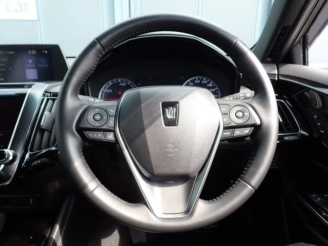 クラウン　セダン　ハイブリッド　４ＷＤ（トヨタ）の車両写真