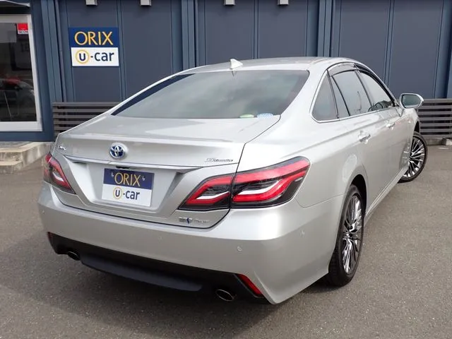 クラウン　セダン　ハイブリッド　４ＷＤ（トヨタ）の車両写真