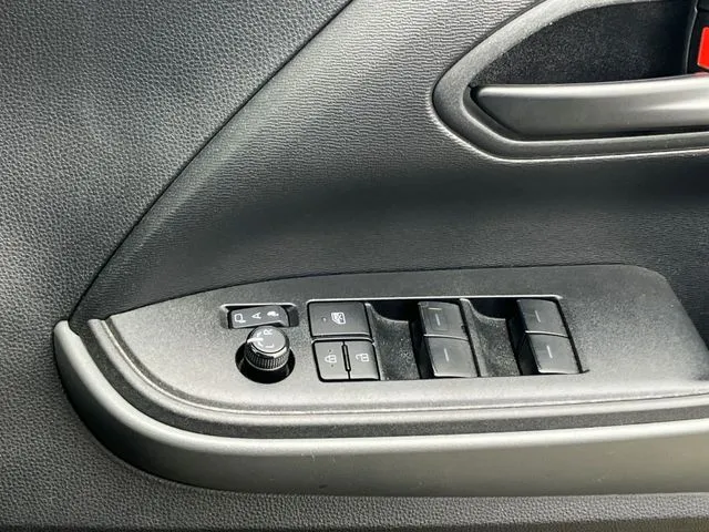 トヨタ　ノア　４ＷＤ