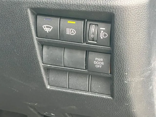 トヨタ　ノア　４ＷＤ