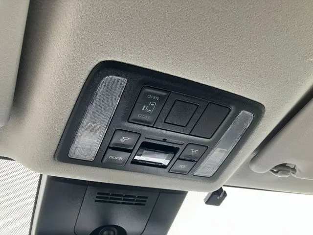 トヨタ　ノア　４ＷＤ