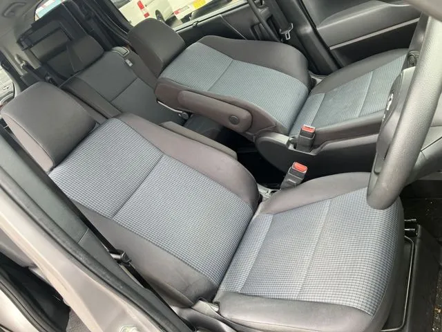 トヨタ　ノア　４ＷＤ