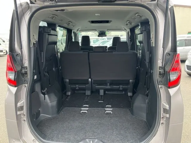 トヨタ　ノア　４ＷＤ