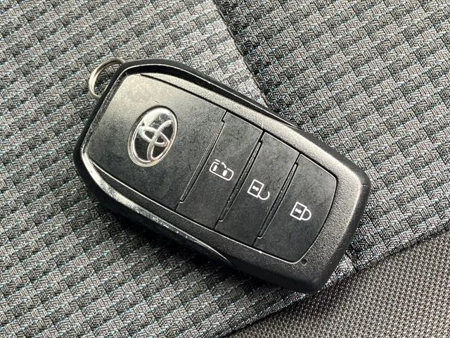 トヨタ　ノア　４ＷＤ