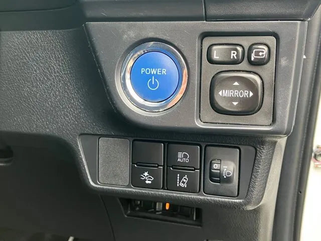 トヨタ　カローラフィールダー　ハイブリッド