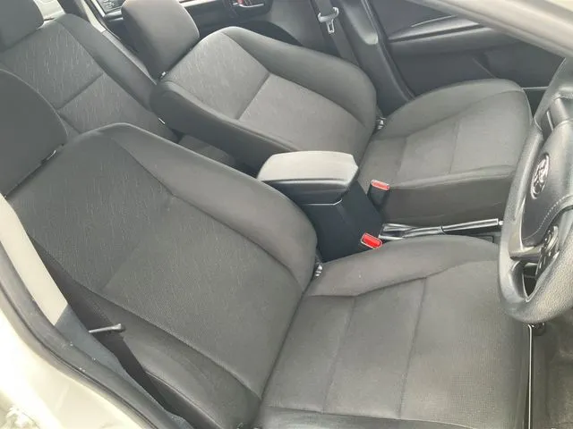 トヨタ　カローラフィールダー　ハイブリッド