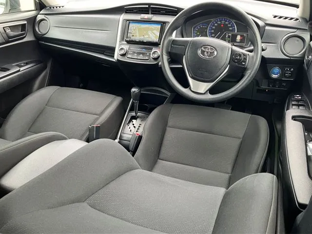 トヨタ　カローラフィールダー　ハイブリッド