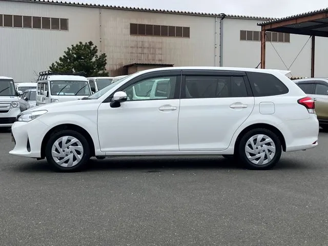 トヨタ　カローラフィールダー　ハイブリッド