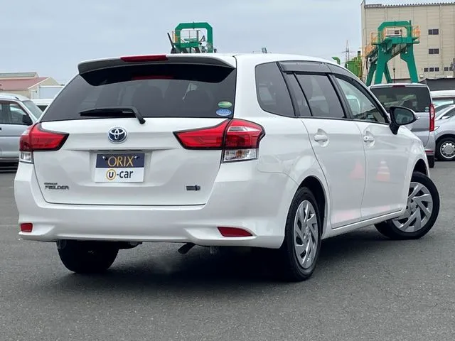 トヨタ　カローラフィールダー　ハイブリッド