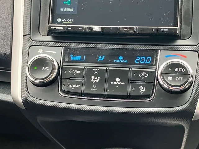 トヨタ　カローラフィールダー　ハイブリッド