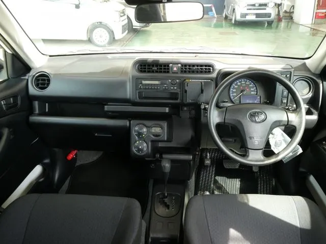 プロボックスバン　ハイブリッド（トヨタ）の車両写真