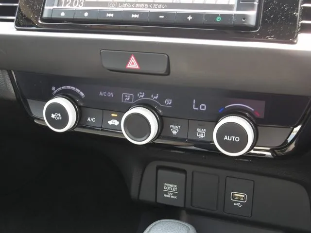 フィット　ｅ：ＨＥＶ（ホンダ）の車両写真