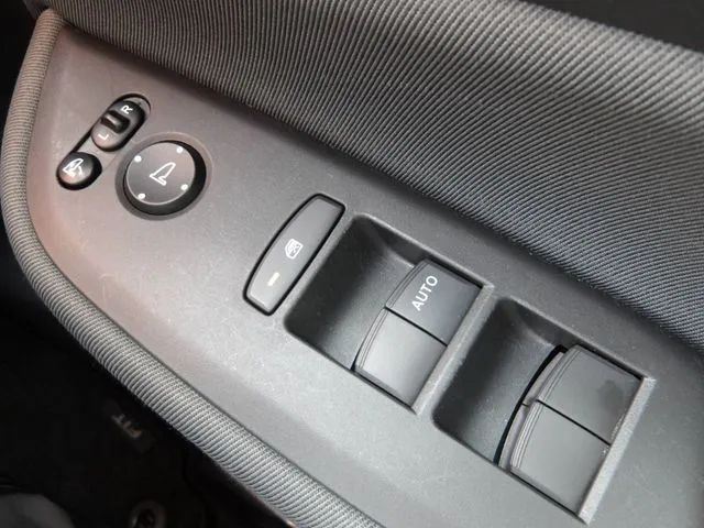 フィット　ｅ：ＨＥＶ（ホンダ）の車両写真