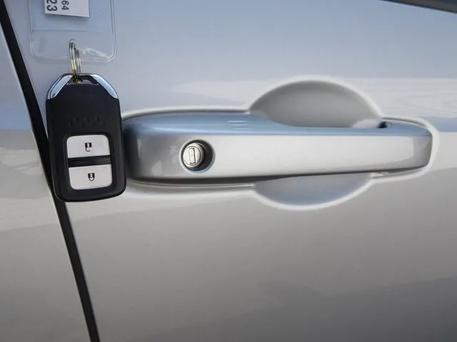 フィット　ｅ：ＨＥＶ（ホンダ）の車両写真