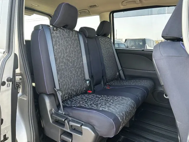 セレナ　Ｓハイブリッド（ニッサン）の車両写真