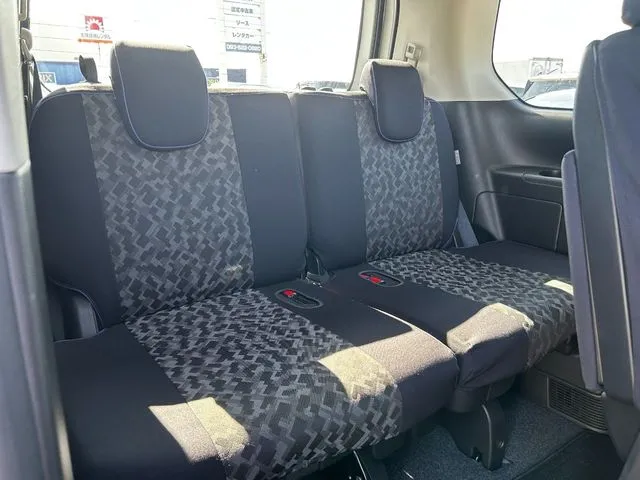 セレナ　Ｓハイブリッド（ニッサン）の車両写真