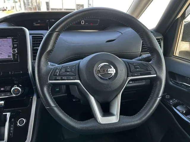 セレナ　Ｓハイブリッド（ニッサン）の車両写真