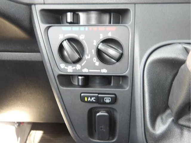 サンバーバン　４ＷＤ（スバル）の車両写真