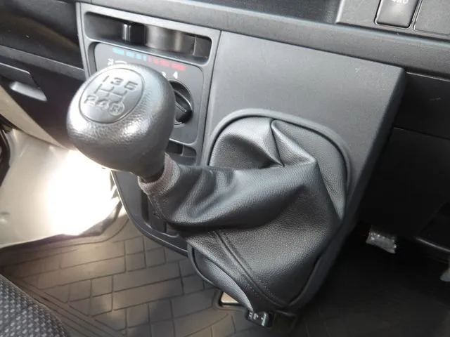 サンバーバン　４ＷＤ（スバル）の車両写真