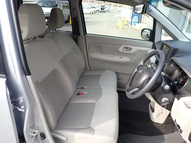 ムーヴ（ダイハツ）の車両写真