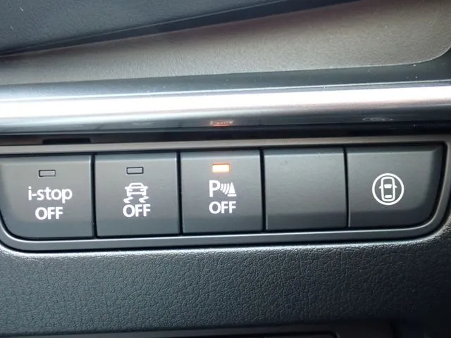 ＭＡＺＤＡ３　セダン（マツダ）の車両写真